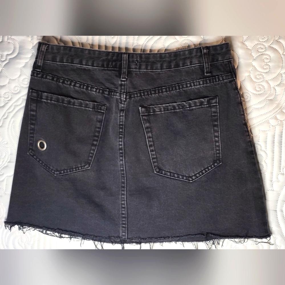 Forever 21 black distressed mini skirt light/medium wash #16 - Picture 2 of 7